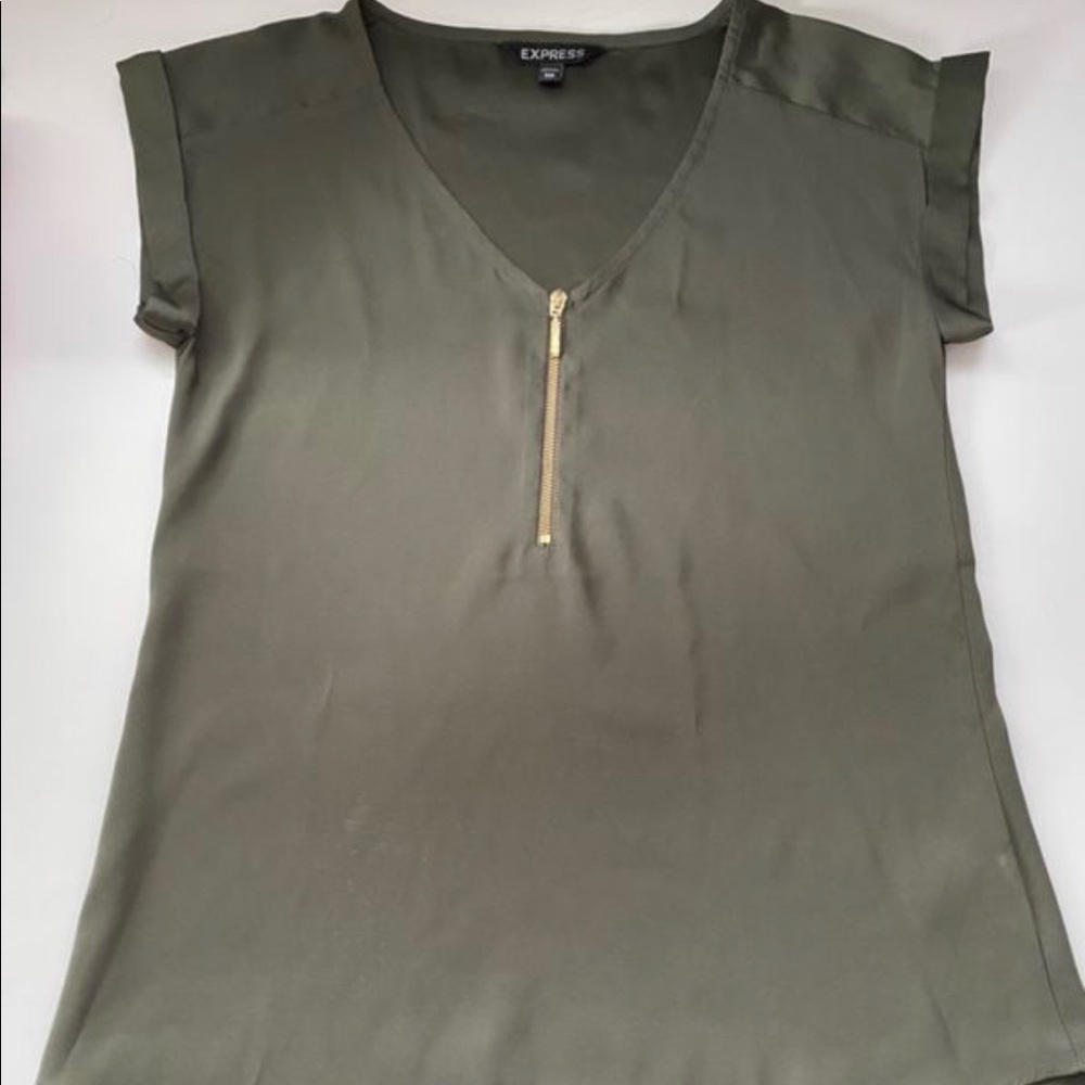 Dark green top perfect for the fall